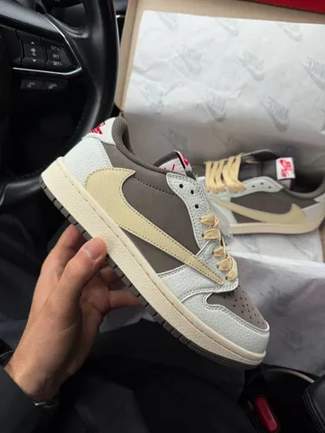Travis Scott x Air Jordan 1 Low « Revers Mocha »