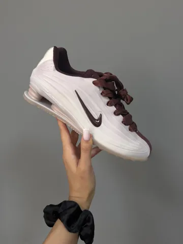 NIKE SHOX R4 | PARTICLE ROSE / BURGUNDY CRUSH (7)